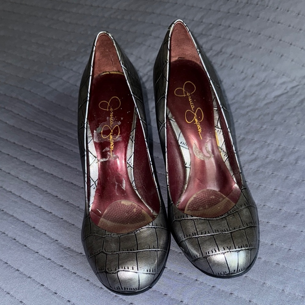 Jessica Simpson Gray Crocodile Embossed Heels